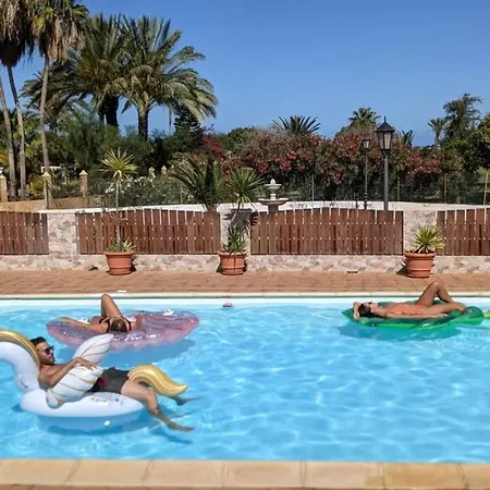 Vergel With Huge Private Pool, Jacuzzi, Sauna & Bbq By Amazzzing Travel