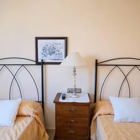 Vergel With Jacuzzi, Large Private Pool, Sauna&bbq By Amazzzing Travel *