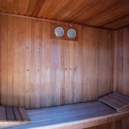 Vergel With Huge Private Pool, Jacuzzi, Sauna & Bbq By Amazzzing Travel