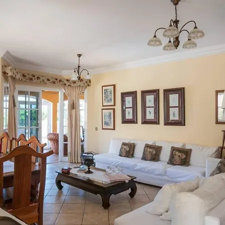 Vergel With Huge Private Pool, Jacuzzi, Sauna & Bbq By Amazzzing Travel Villa *
