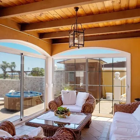 Vergel With Huge Private Pool, Jacuzzi, Sauna & Bbq By Amazzzing Travel