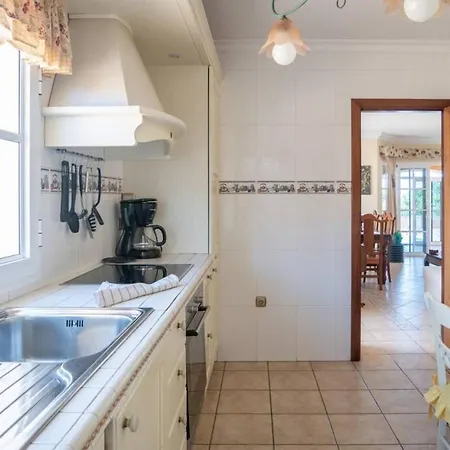 Vergel With Huge Private Pool, Jacuzzi, Sauna & Bbq By Amazzzing Travel Villa *