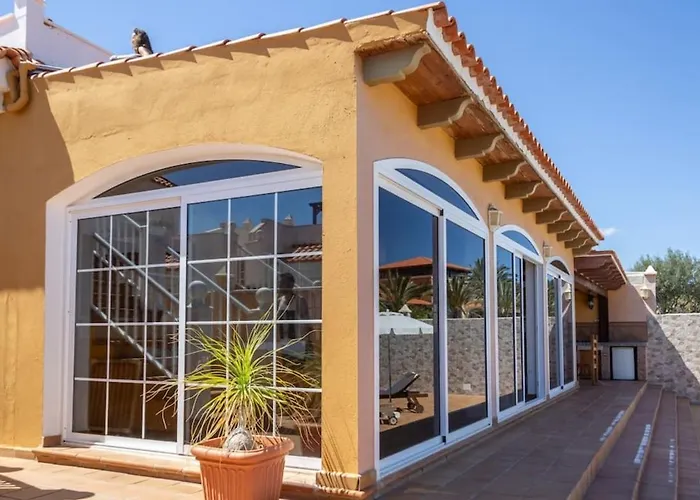 Villa Villa Vergel With Large Private Pool Jacuzzi Bbq In Frontline Caleta De Fuste Golf By Amazzzing Travel La Guirra